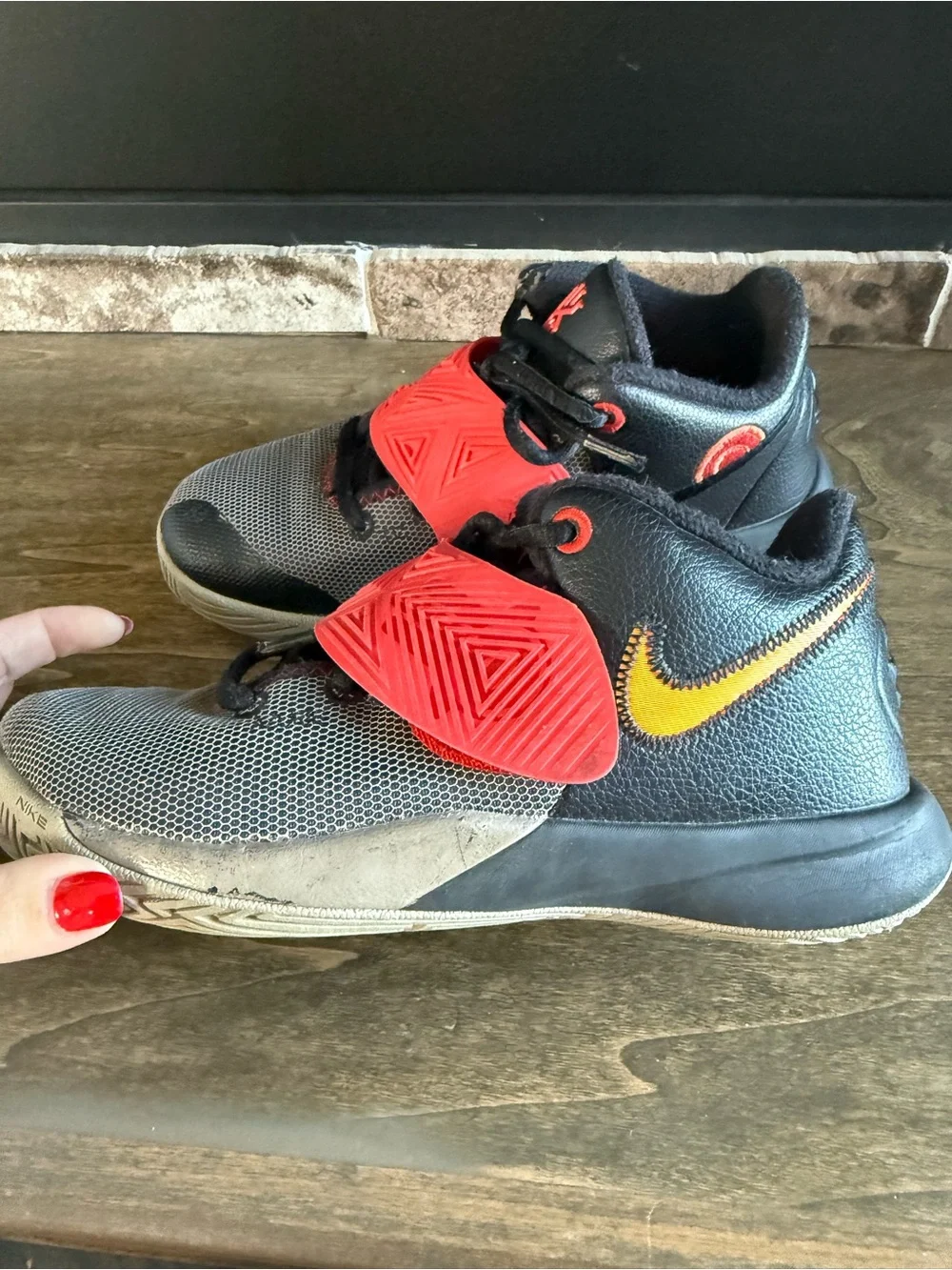 Nike Kyrie Flytrap III Kids Basketball Sneakers Black/Gray/Red US 2Y BQ5621-011